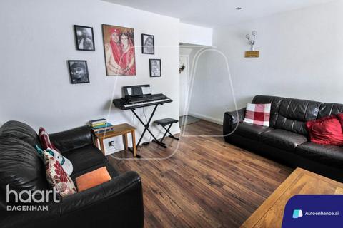 2 bedroom terraced house to rent, Oval Road North, DAGENHAM