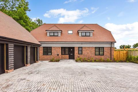 4 bedroom detached house for sale, Westergate Street, Woodgate, Chichester, PO19