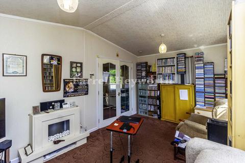 2 bedroom property for sale, Broadfields Park, Morecambe LA3
