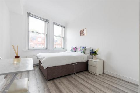 2 bedroom apartment to rent, Finchley Road, Swiss Cottage, NW3