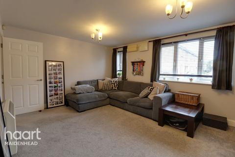 1 bedroom flat for sale, Tyndale Mews, SLOUGH