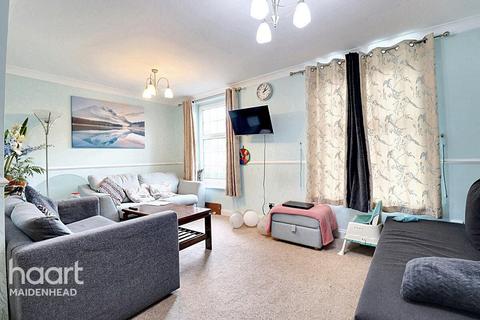 3 bedroom terraced house for sale, Arborfield Close, SLOUGH