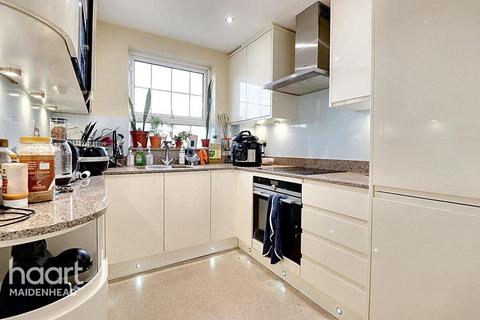 3 bedroom terraced house for sale, Arborfield Close, SLOUGH