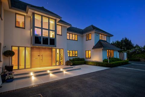 5 bedroom detached house for sale, Thursley Road, Churt, GU10