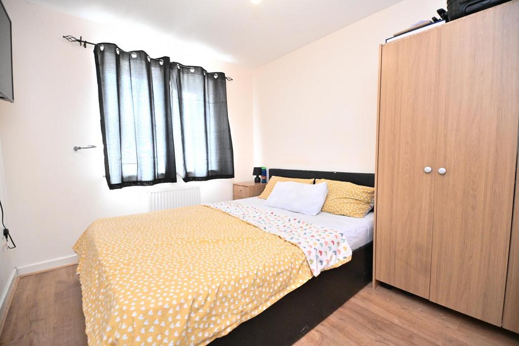 Rowan Tree Road, Oldham, OL8 3 LG - MODERN FAMILY H