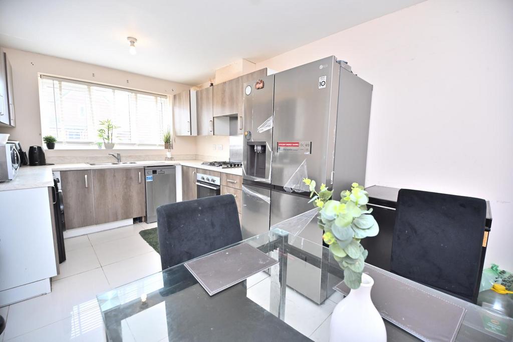 Rowan Tree Road, Oldham, OL8 3 LG - MODERN FAMILY H