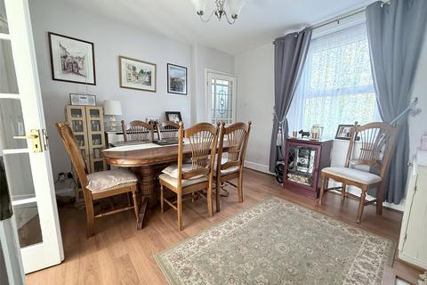 3 bedroom detached house for sale, Devizes Road, Box
