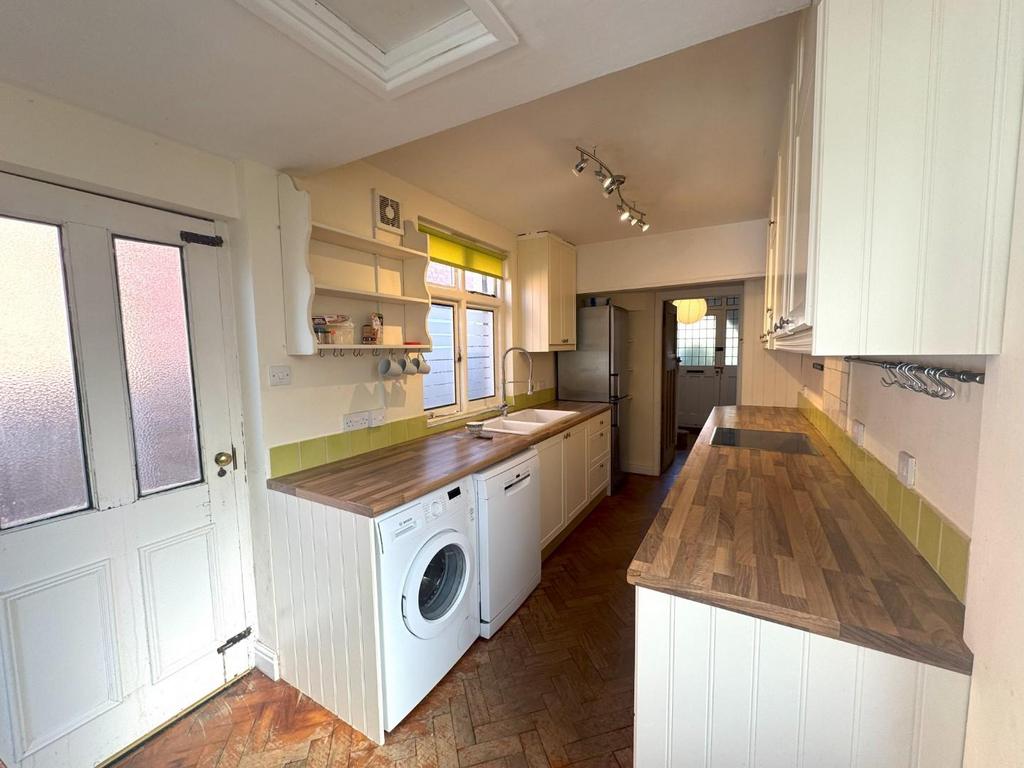 Kitchen pic 2.jpeg