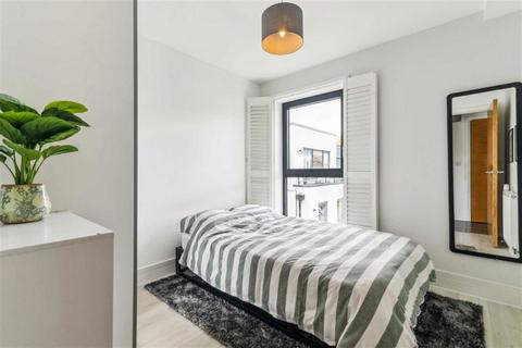 2 bedroom flat for sale, Somerset Road, Teddington TW11