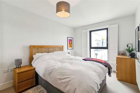 2 bedroom flat for sale, Somerset Road, Teddington TW11