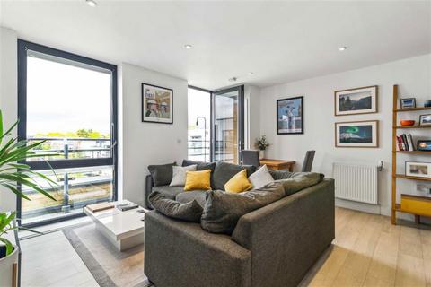 2 bedroom flat for sale, Somerset Road, Teddington TW11