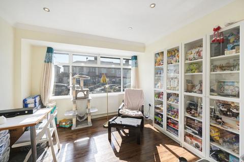 19 Lynmouth Gardens, Perivale, Greenford, UB6 7HR