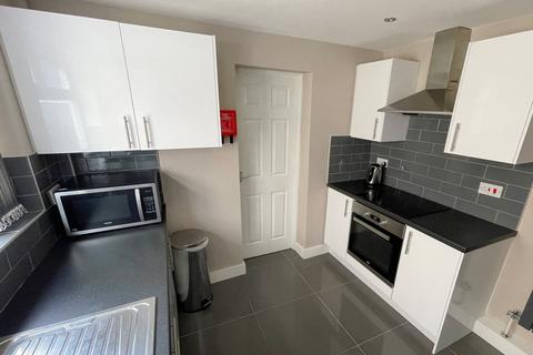 1 bedroom in a house share to rent, Empress Road, L7 8SF,