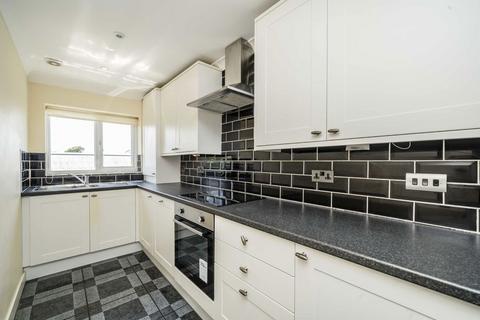2 bedroom flat for sale, Sternhold Avenue, London SW2