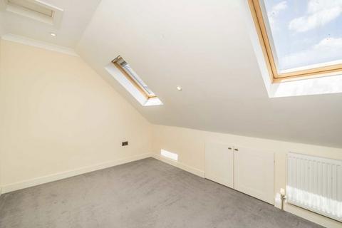 2 bedroom flat for sale, Sternhold Avenue, London SW2