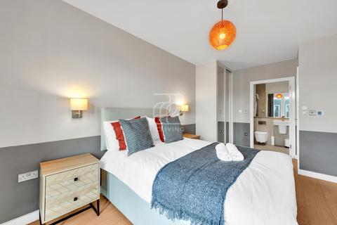 3 bedroom flat to rent, Derny Avenue, E20