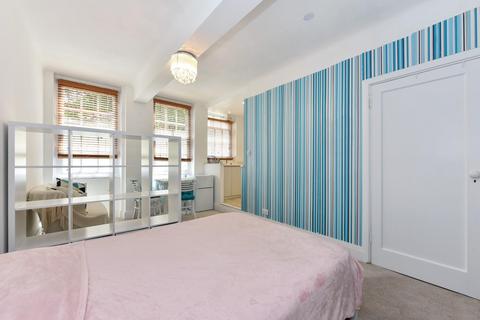 Studio to rent, Portman Square, Marylebone, London, W1