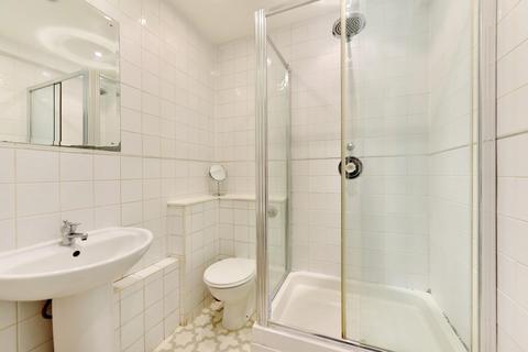 Studio to rent, Portman Square, Marylebone, London, W1