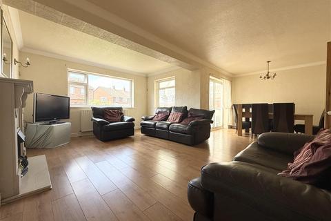 4 bedroom detached house for sale, Halcroft Rise, Wigston LE18