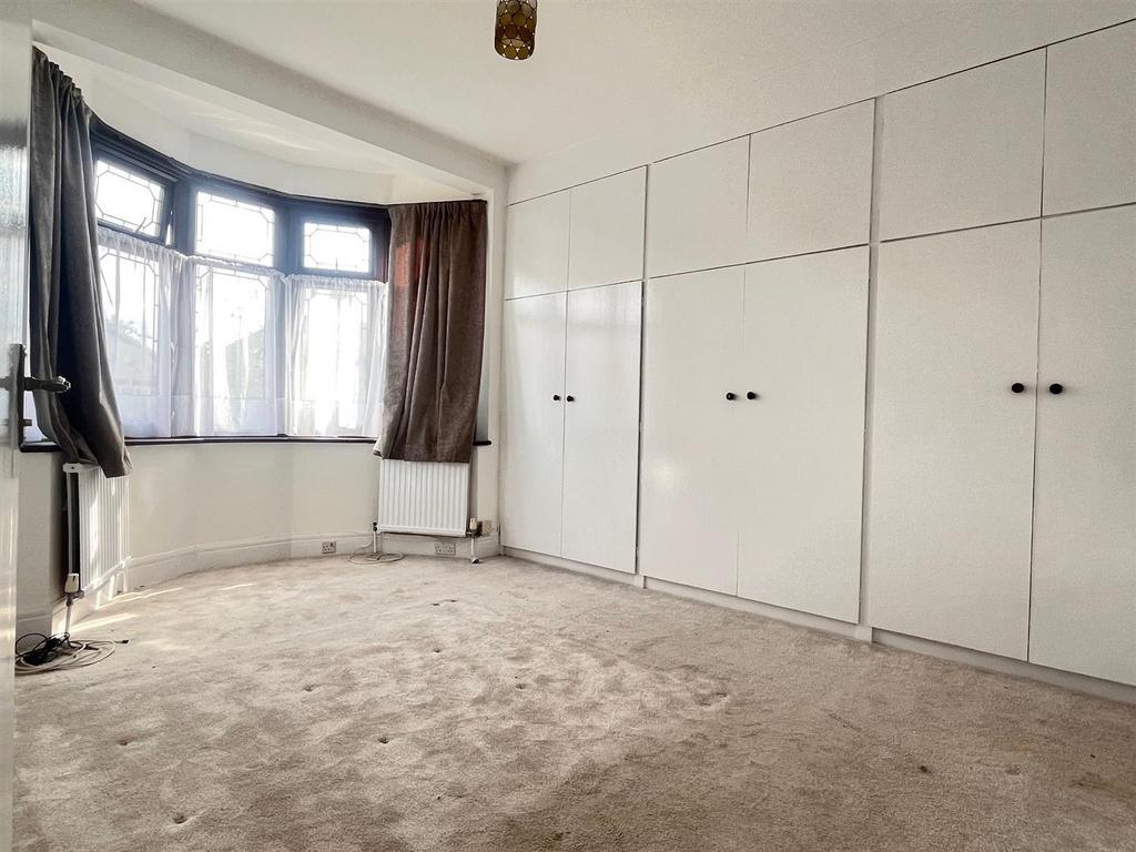 Bedroom 1.jpg