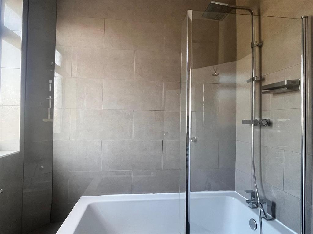Bathroom2.jpg