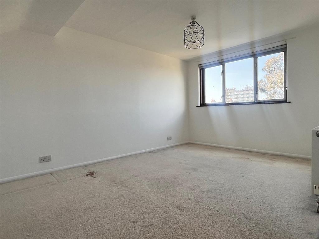 Bedroom 4.jpg