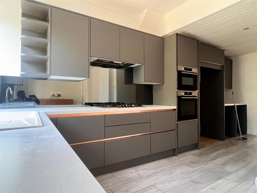 Kitchen3.jpg
