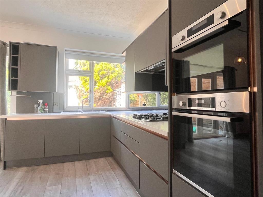 Kitchen2.jpg