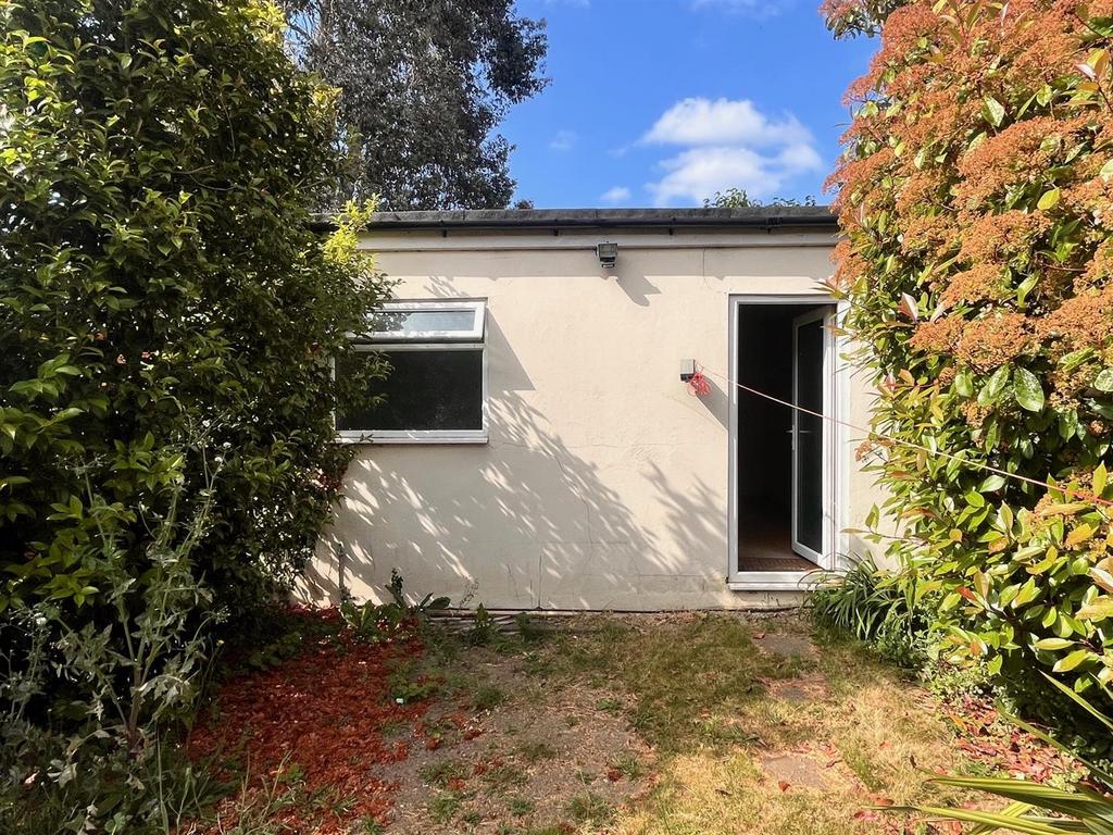 Outbuilding2.jpg
