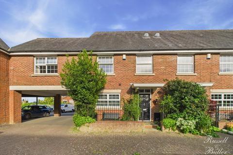 33 Bernardines Way, Buckingham, MK18 1BF