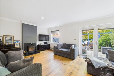 33 Bernardines Way, Buckingham, MK18 1BF