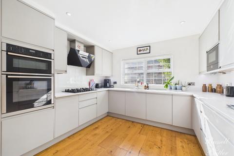 33 Bernardines Way, Buckingham, MK18 1BF