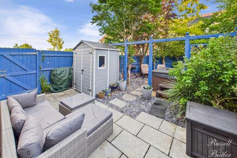 33 Bernardines Way, Buckingham, MK18 1BF