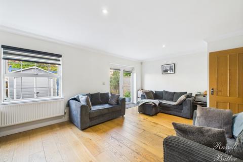 33 Bernardines Way, Buckingham, MK18 1BF