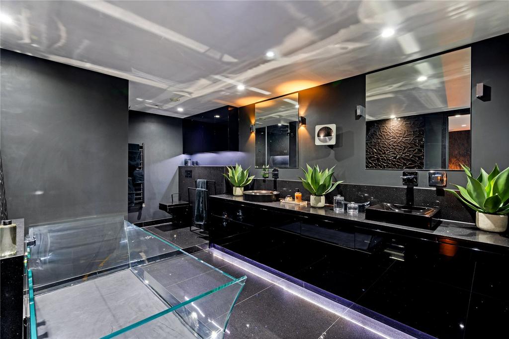 Principal Bathroom