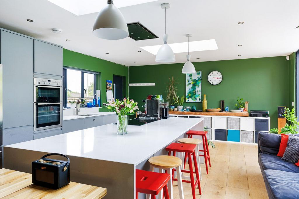 Kitchen/dining/family room