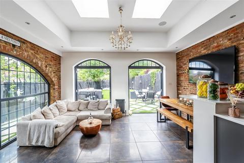 19a Hill Road, Carshalton, SM5 3RA