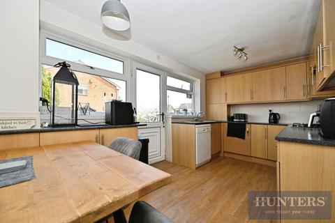 3 bedroom terraced house for sale, Woodlea Grove, Yeadon, Leeds