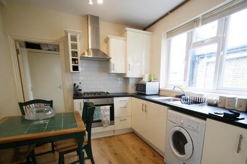 1 bedroom flat to rent, Munster Road, London