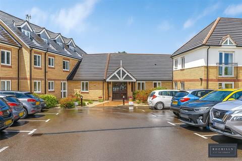 1 bedroom apartment for sale, Mervyn Road, Shepperton, Surrey, TW17