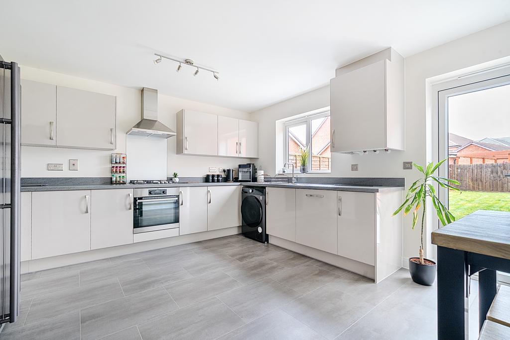 129663315682f235cac079arw1