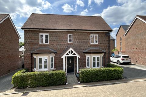 3 bedroom detached house for sale, Craftmans Crescent, Burgess Hill RH15