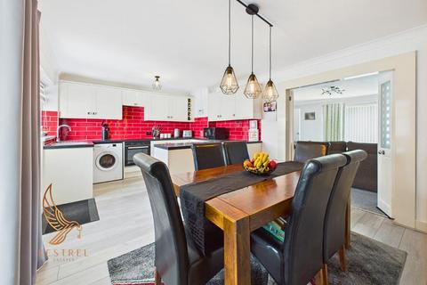 Katrina Grove, Featherstone WF7