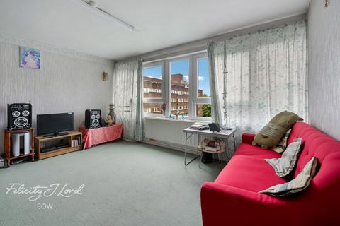 Weatherley Close, London