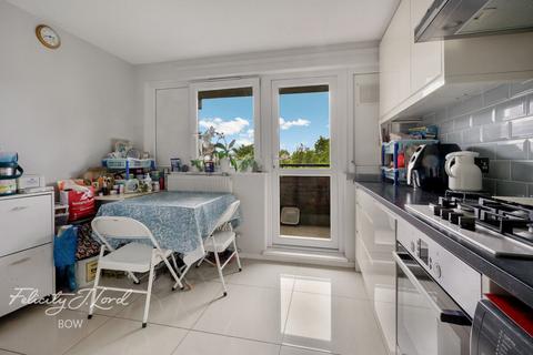 Weatherley Close, London
