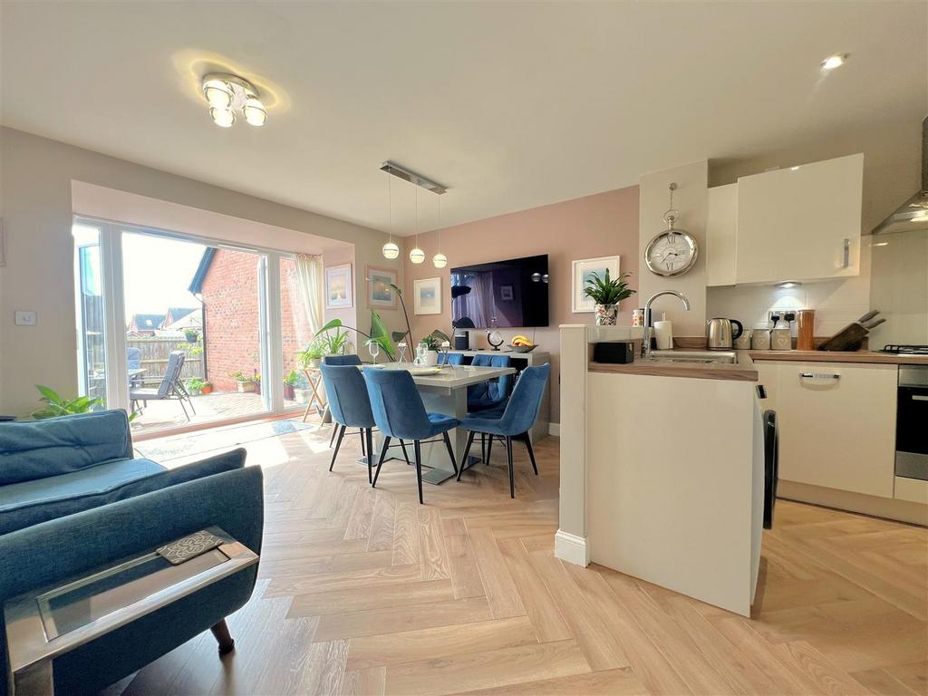 Kitchen 1.jpg