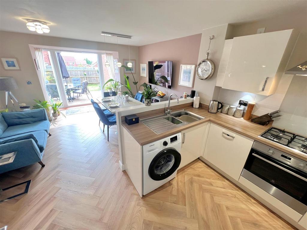 Kitchen 9.jpg