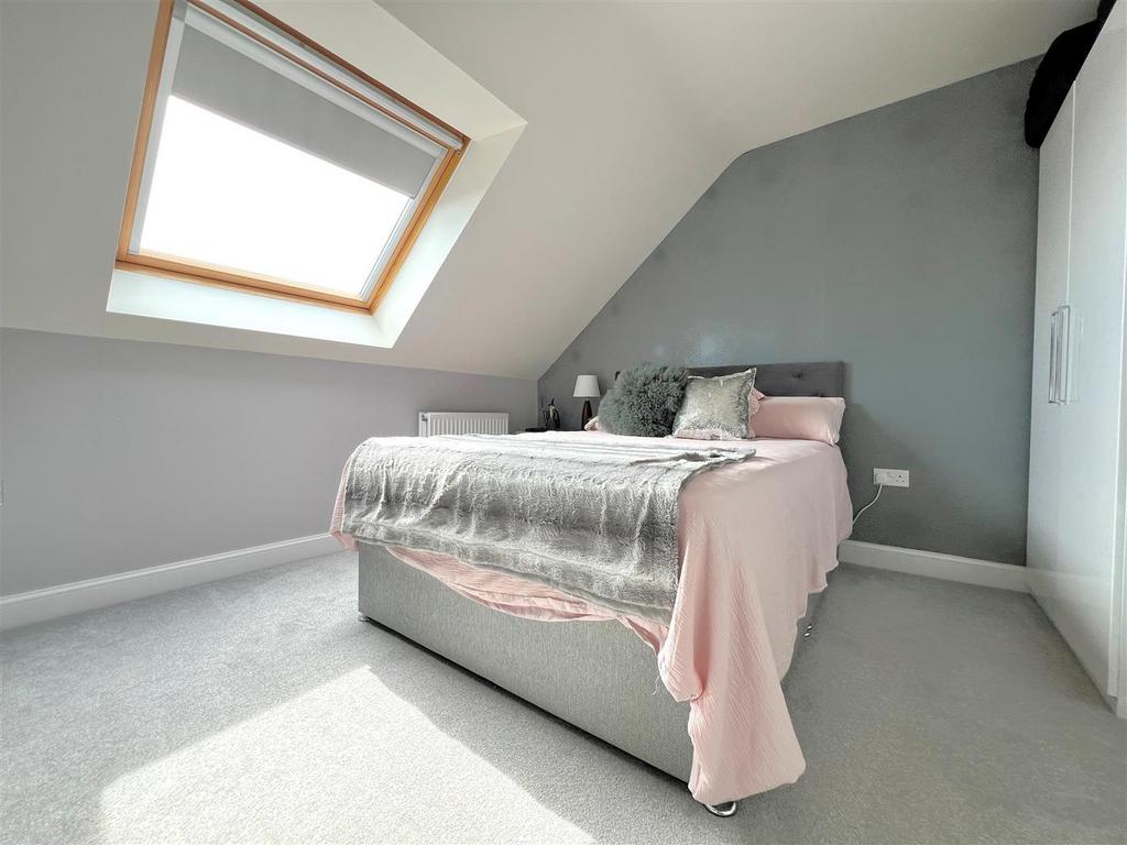 Bed 2.jpg