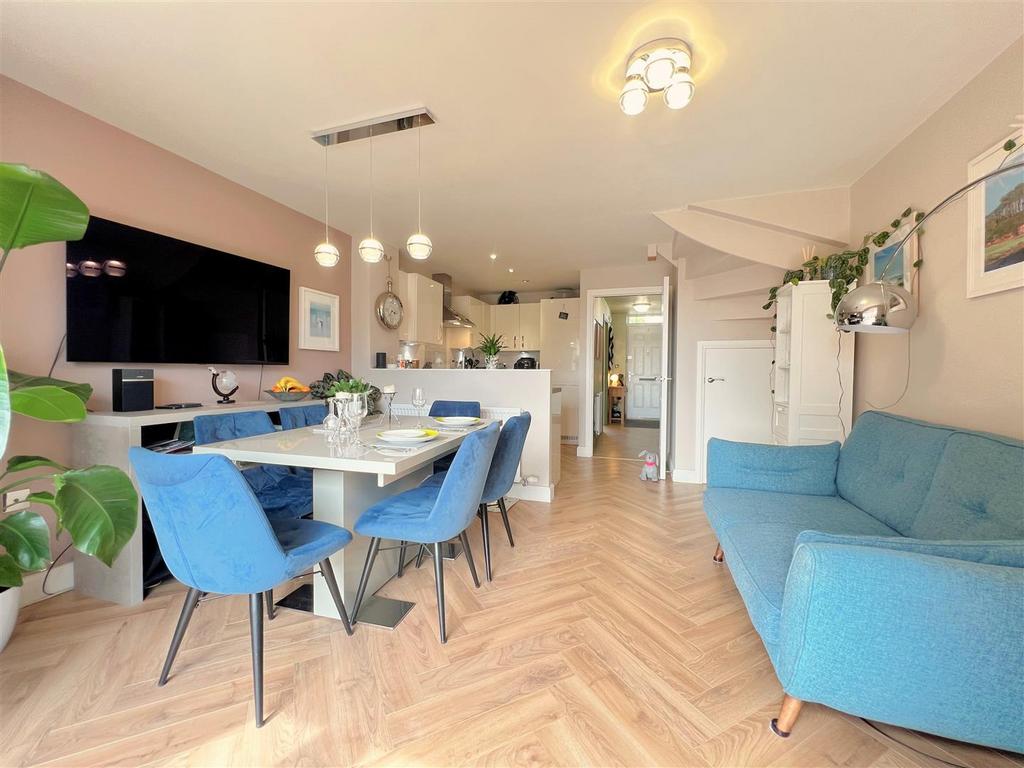 Kitchen 5.jpg