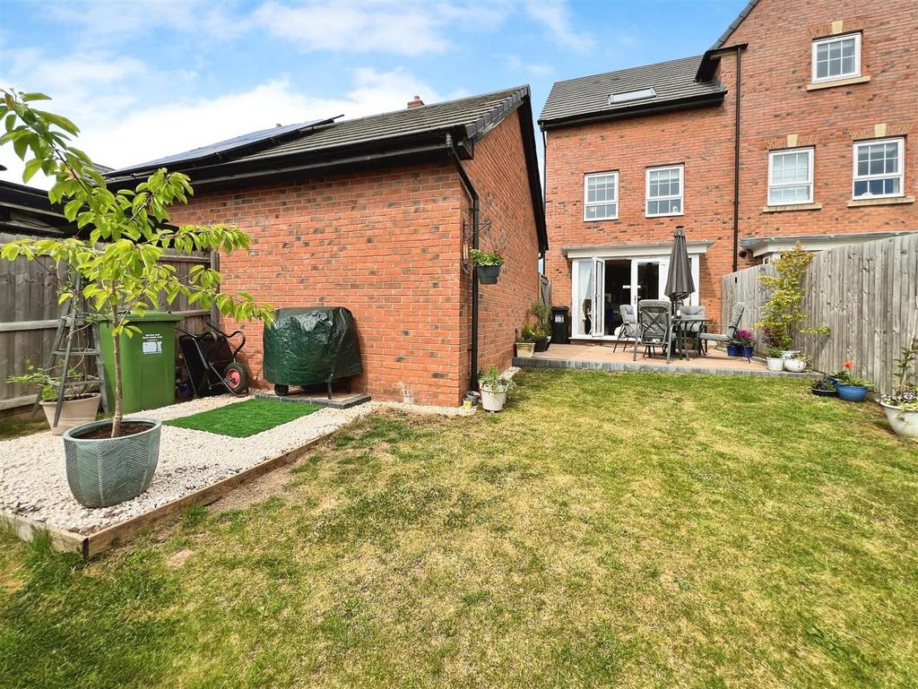 22def534-garden 202.jpg